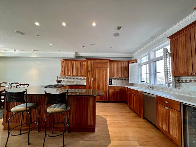 Building Photo - 4 Island Ave