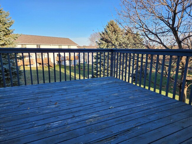 Building Photo - 3076 Selkirk Dr