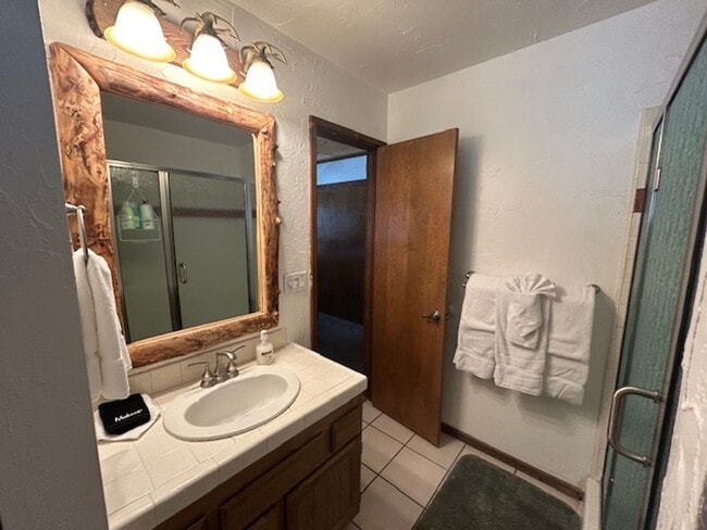 Building Photo - Moonridge 2 Bedroom/2 Baths