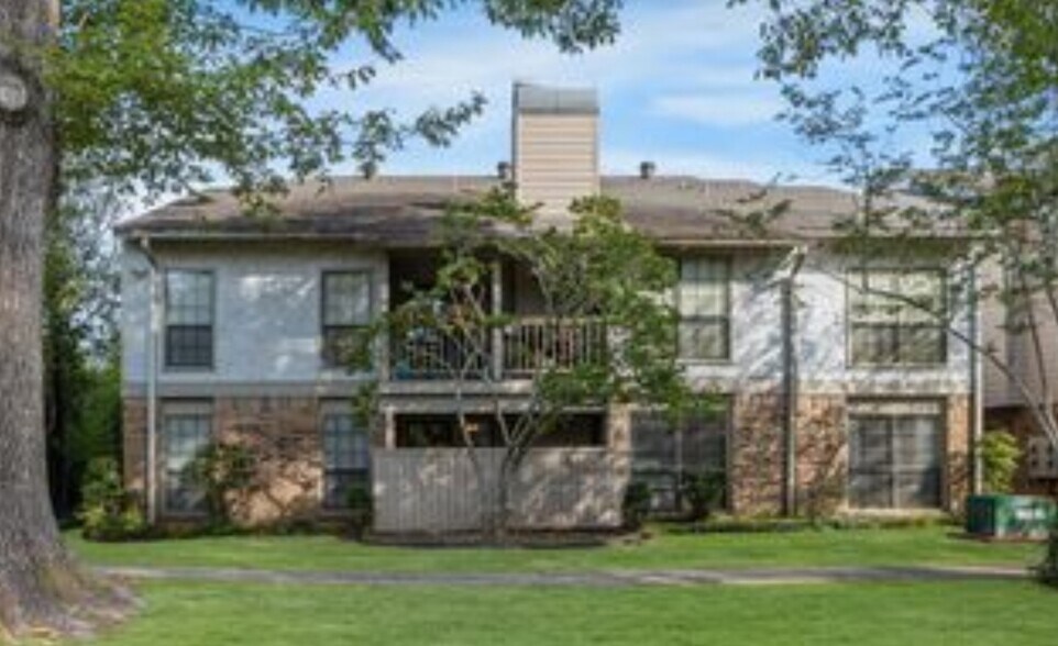 Building Photo - 1304 E Bayou Pky