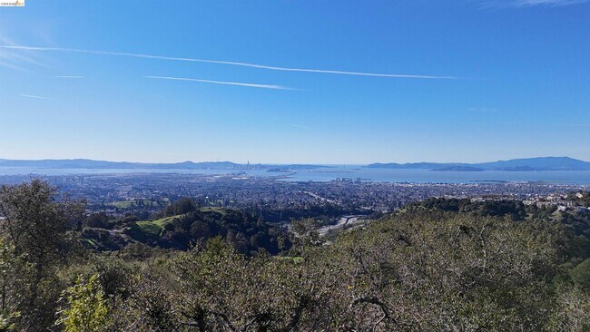 Building Photo - 6100 Skyline Blvd