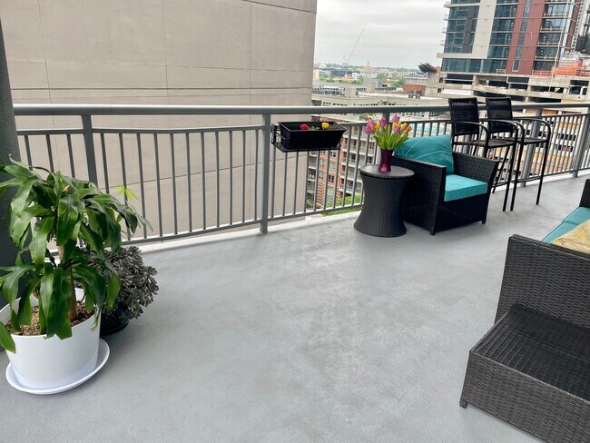 Balcony - 603 Davis St