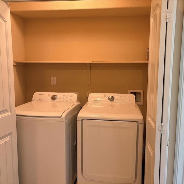 Building Photo - 208 Moulins Ln