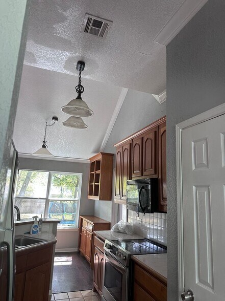 Building Photo - 734 Benchmark Trail