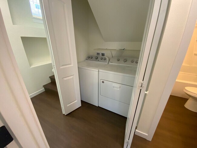 Building Photo - * Gated Community * Newly Remodel 3 bed- 2...