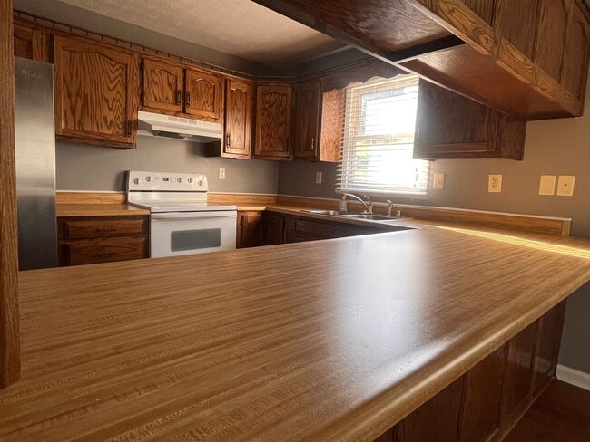 Building Photo - Beautiful Three Bedroom Home in London, KY
