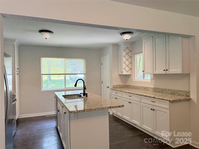 Building Photo - 120 Rustic Way Ln