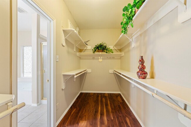Building Photo - 7218 Broadelm Dr