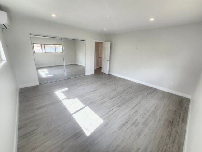 Building Photo - 10845 White St