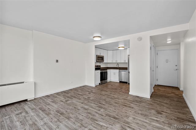 Building Photo - 3100 E Cherry Creek S Dr
