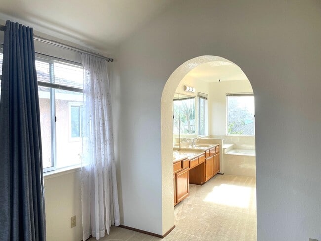 Building Photo - 4176 Bell Common