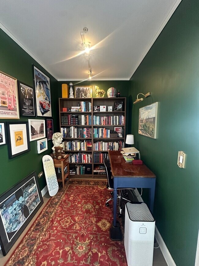 Building Photo - 1901 S Calumet Ave