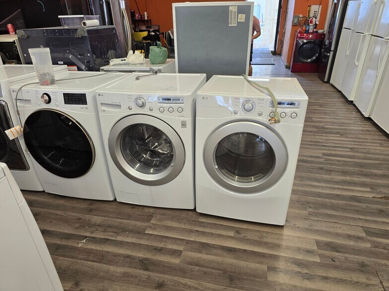 Closeup of new washer/dryer - 2112 Clarence Ave