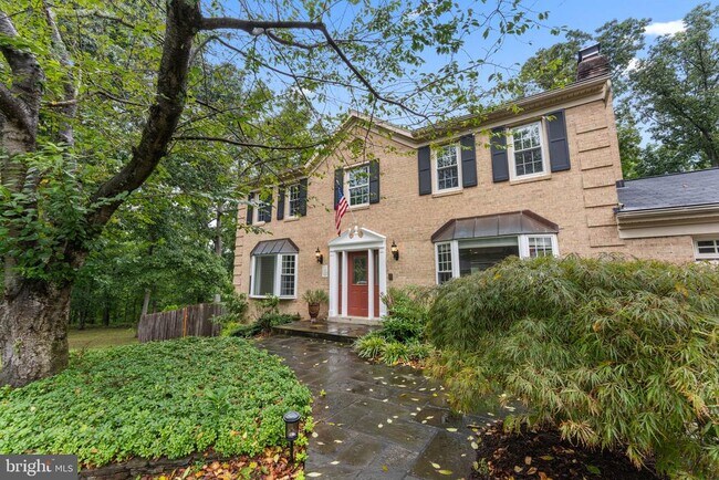 Building Photo - 901 Holly Creek Dr