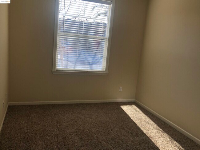 Building Photo - 5666 Arcadia Cir