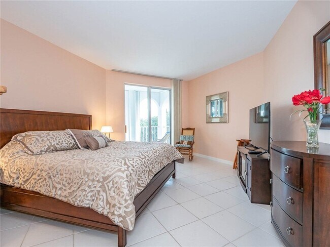 Building Photo - 5670 Jimmy Buffett Mem Hwy