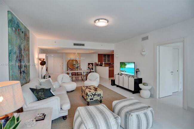 Building Photo - 2627 S Bayshore Dr