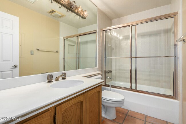 Building Photo - 5200 S Lakeshore Dr