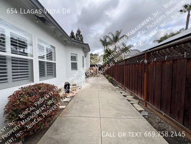 Building Photo - 654 Llagas Vista Dr