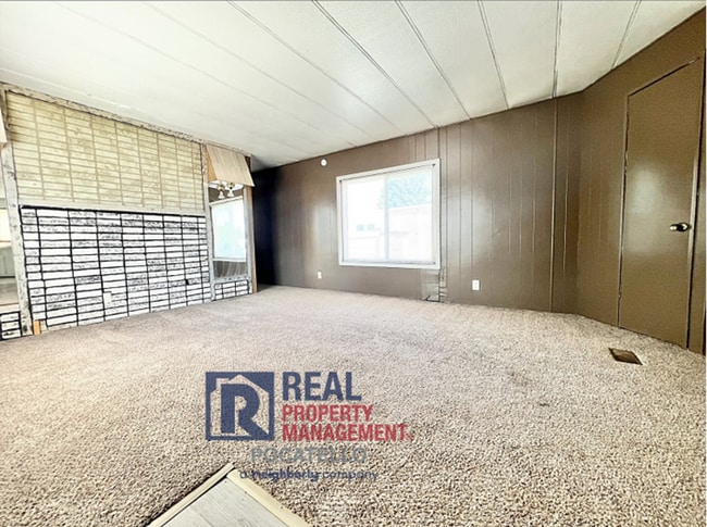 Building Photo - 2 Bedroom 1 Bath Mobile Home - Pets negotiable