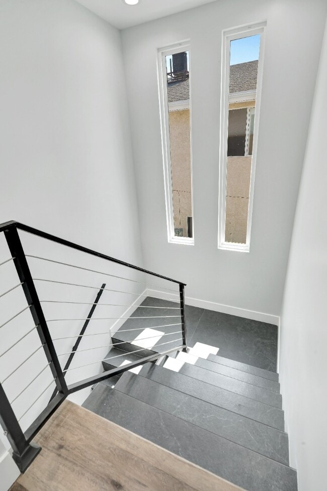 Building Photo - Spacious 3BR NoHo Home w/ Luxury European Finishes