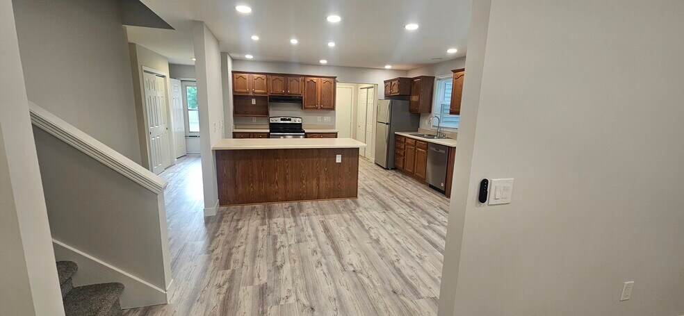 Building Photo - 401 Trail Side Dr