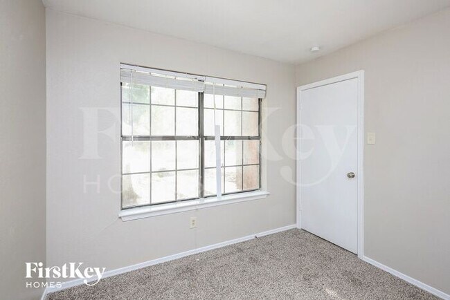 Building Photo - 6216 Fairlane Dr