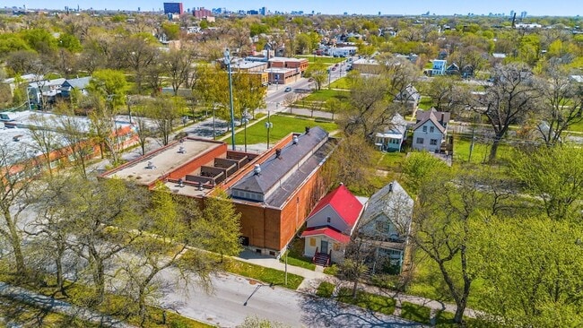 Building Photo - 6913 S Throop St