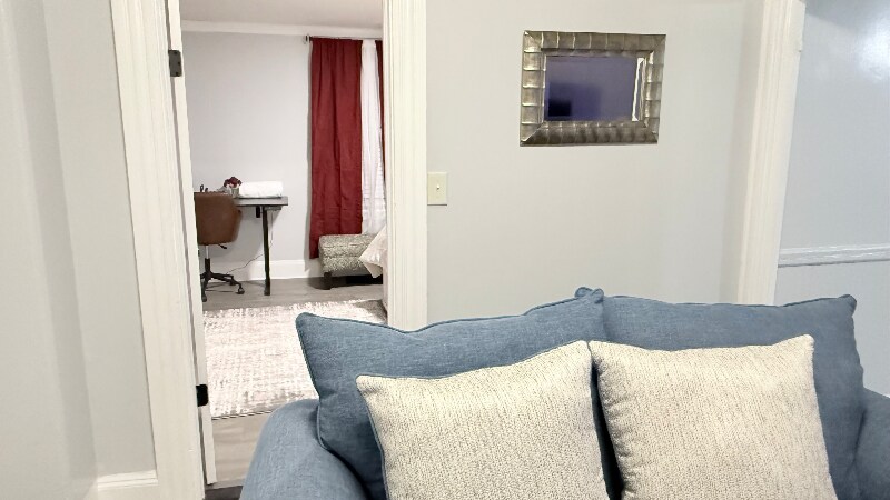 Building Photo - 141 Middle Tpke E