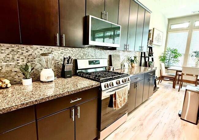 Building Photo - 7 Aventura Pl