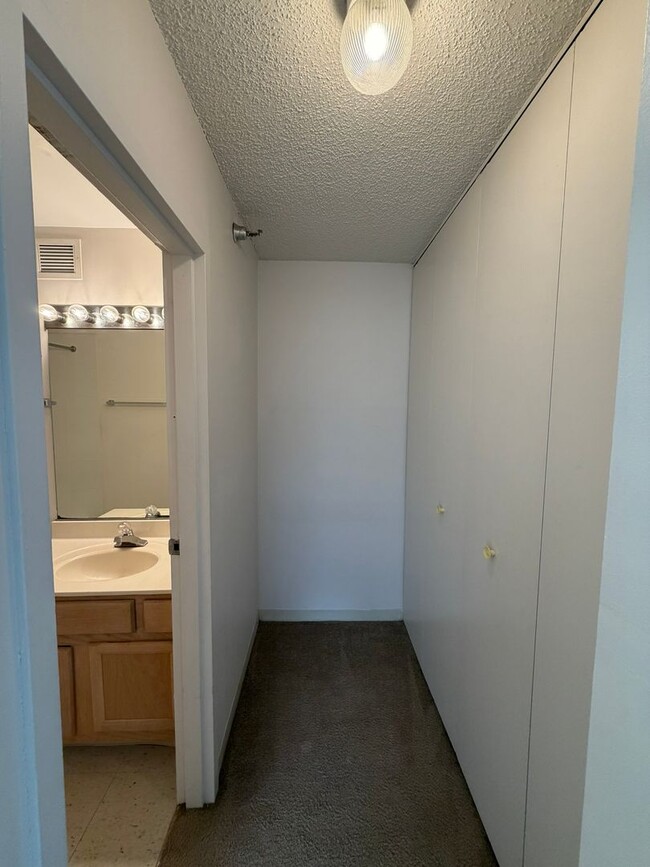 Building Photo - 200 N Dearborn St