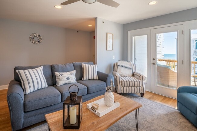 Building Photo - OFF-SEASON FURNISHED MONTHLY RENTAL **PRIC...