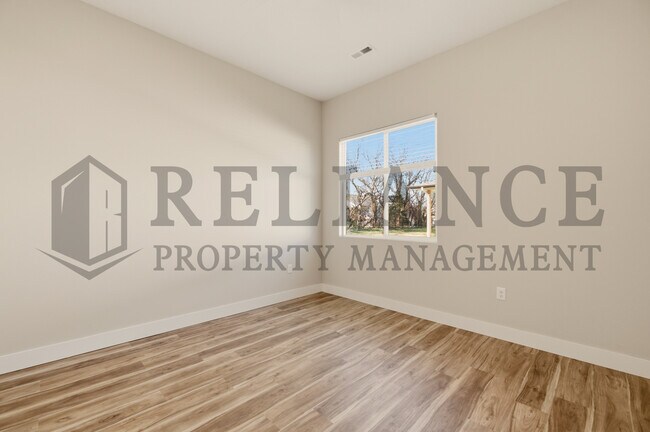 Building Photo - 619 Elmwood St