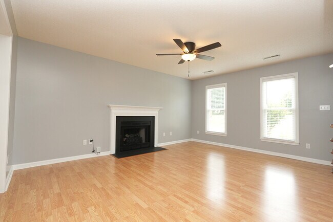 Building Photo - Charming 3-Bedroom, 2-Bathroom Home Perfec...
