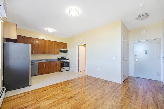 Building Photo - 520 Belleville Ave