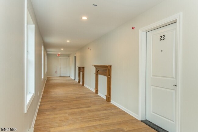 Building Photo - 39 Ledgewood Ave
