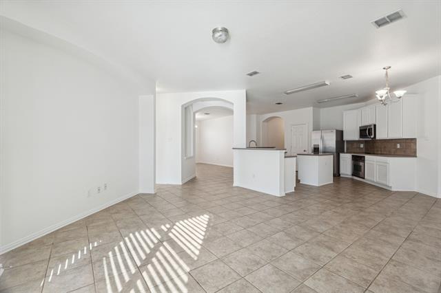 Building Photo - 11001 La Grange Dr