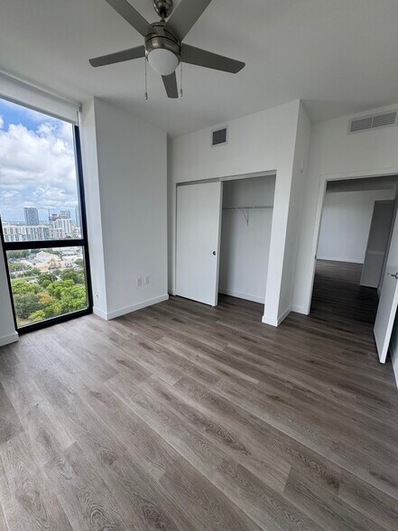 Building Photo - 253 NE 2nd St