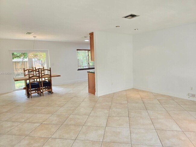 Building Photo - 10330 SW 53rd St