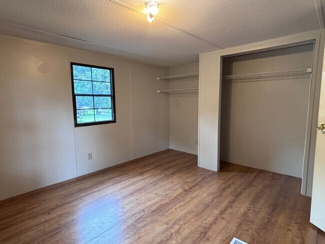 Building Photo - 2 Bedroom Mobile Home in Pleasant Garden!