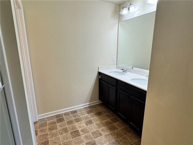 Building Photo - 3405 Castleberry Village Cir