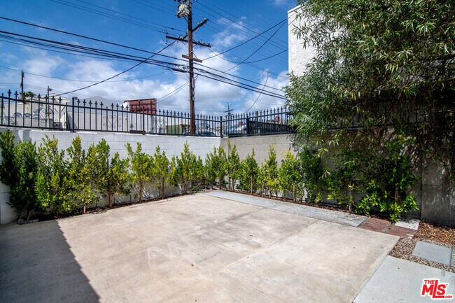 Building Photo - 8021 Blackburn Ave