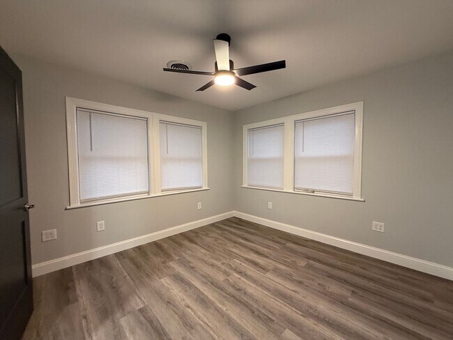 Building Photo - 313 E Bernard Ave