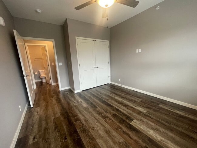 Building Photo - Partial Lake-view 1 Bedroom 1 Bath Walk-In Level Lakeside Apartment