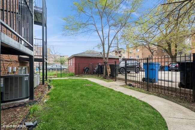Building Photo - 7411 N Claremont Ave