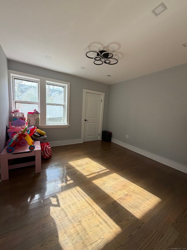 Building Photo - 2964 State St