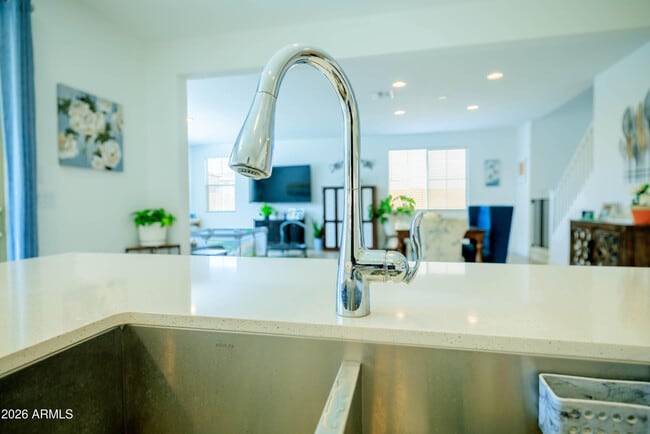 Building Photo - 21513 E Sparrow Dr