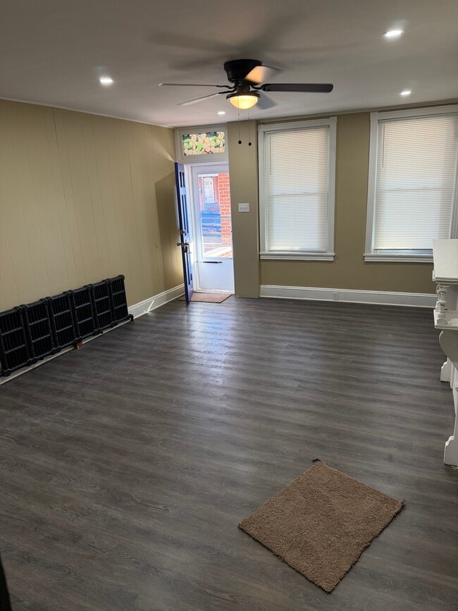 Building Photo - 1815 W 2nd St