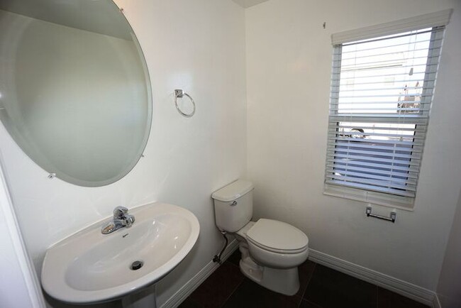 Building Photo - 920 S Vista Overlook Dr