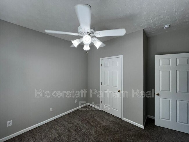 Building Photo - 8012 Rocky Creek Dr